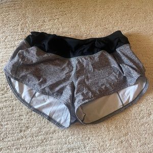 Lululemon speed up low rise 2.5 inch grey shorts! Great condition! Size 4